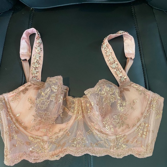 Victoria's Secret Other - Gorgeous embellished Victoria’s Secret bra, 32DD